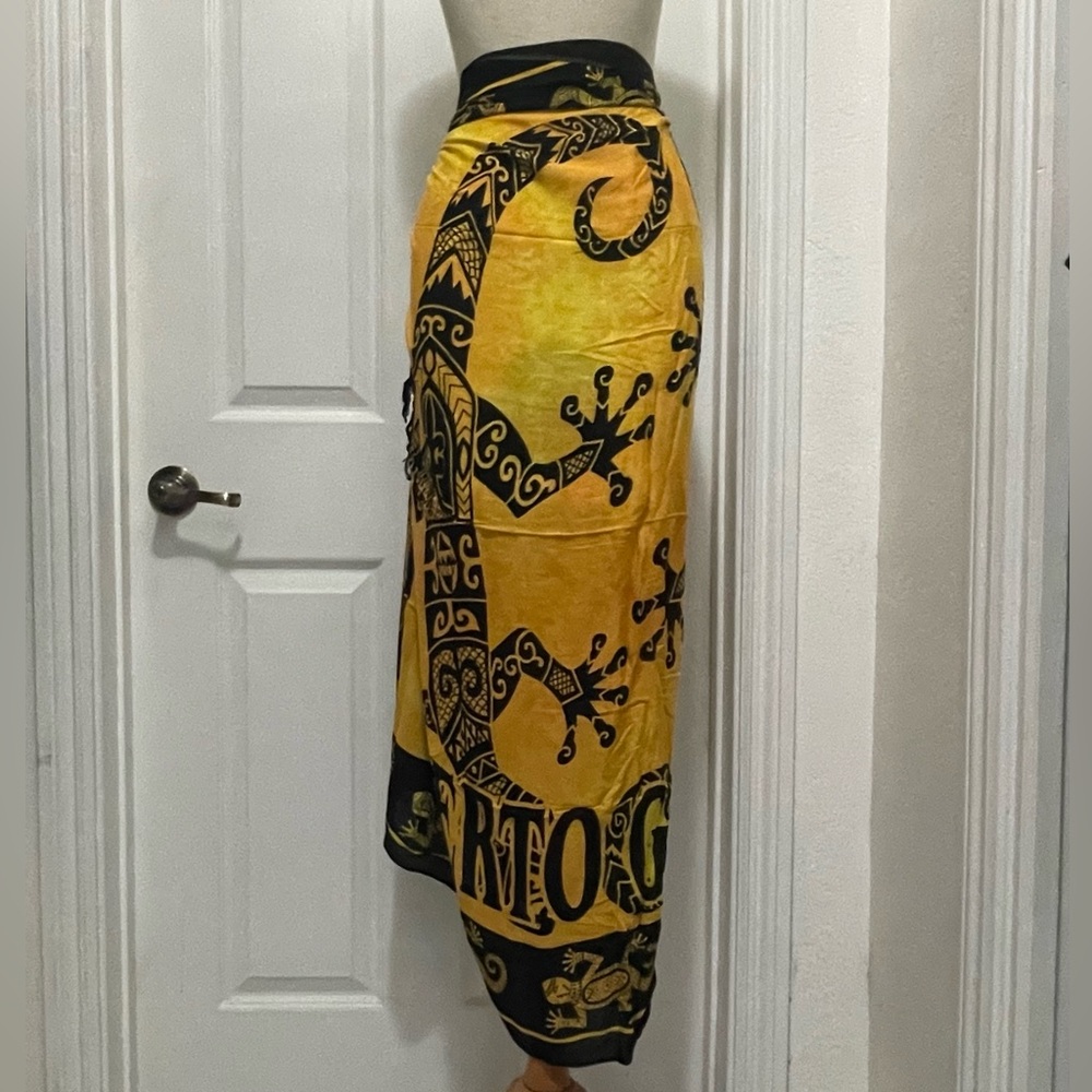 SARONG Gold Yellow Black Gecko Print Sarong Wrap Shawl Scarf Puerto Galera - New - Picture 3 of 8
